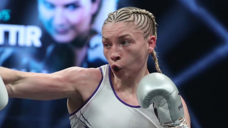 Lauren Price takes aim on her pro debut (Image: Lawrence Lustig)