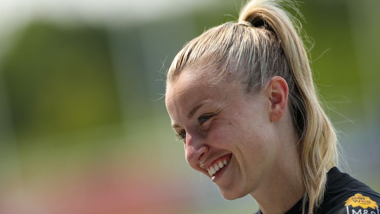 Leah Williamson, da Inglaterra, durante uma sessão de treinamento no St George's Park, Burton-upon-Trent.  Data da foto: terça-feira, 31 de maio de 2022.