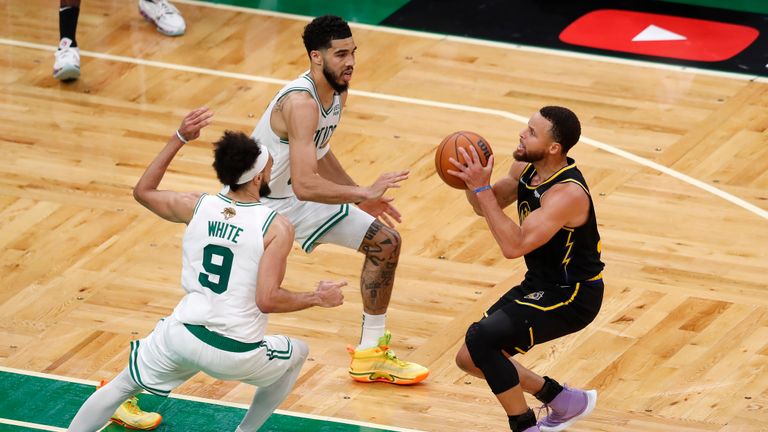Golden State Warriors guard Stephen Curry (30) puts up a shot against Boston Celtics guard Derrick White (9) and forward Jayson Tatum (0) during the fourth quarter of Game 4 of basketball&#39;s NBA Finals, Friday, June 10, 2022, in Boston. (AP Photo/Michael Dwyer)


