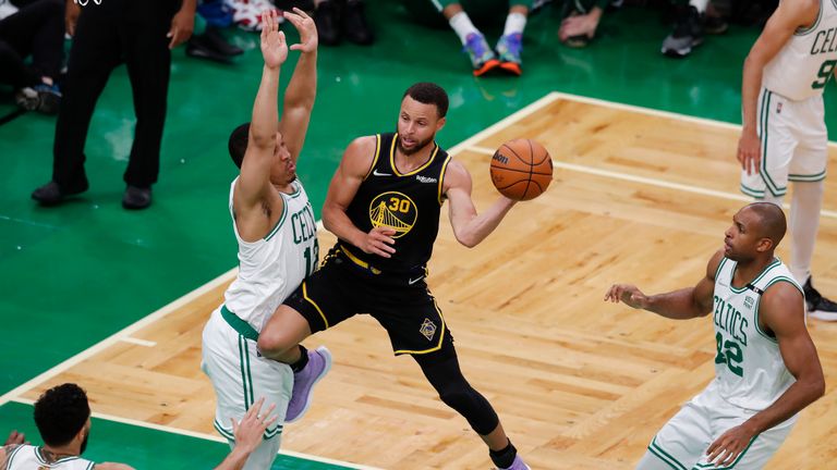 Golden State Warriors guard Stephen Curry (30) passes the ball against Boston Celtics forward Grant Williams (12) during the third quarter of Game 4 of basketball&#39;s NBA Finals, Friday, June 10, 2022, in Boston. (AP Photo/Michael Dwyer)


