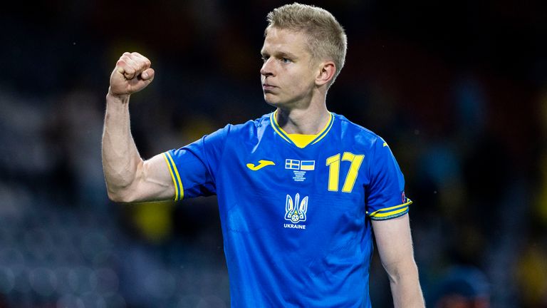 GLASGOW, ÉCOSSE - 29 JUIN : l'Ukrainien Oleksandr Zinchenko célèbre à plein temps lors des huitièmes de finale de l'UEFA Euro 2020 entre la Suède et l'Ukraine à Hampden Park, le 29 juin 2021, à Glasgow, en Écosse.  (Photo de Craig Williamson / Groupe SNS)