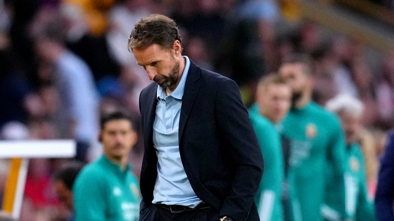 Gareth Southgate în timpul înfrângerii Angliei cu 4-0 pe teren propriu cu Ungaria