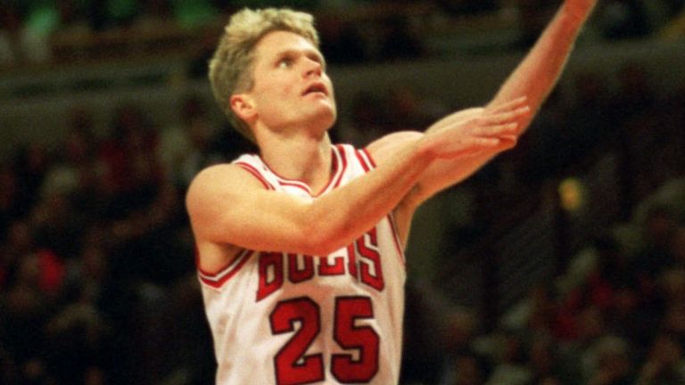 Steve Kerr in action for the Chicago Bulls against the Dallas Mavericks in December 1995