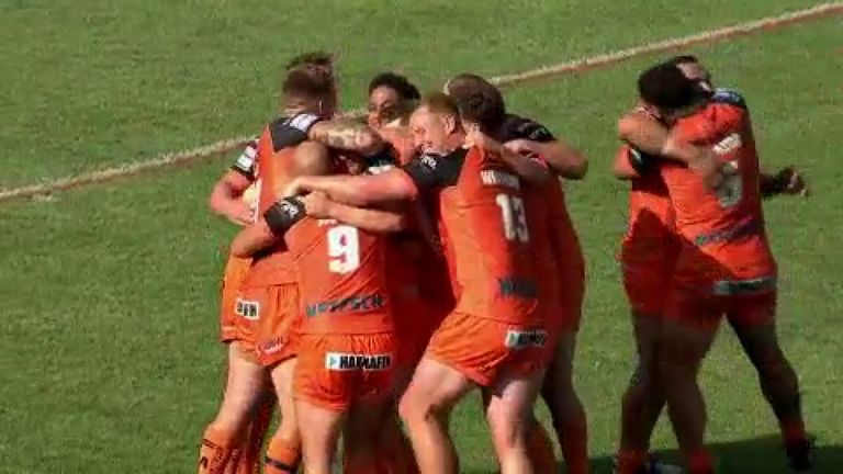 Highlights of the Betfred Super League match between Castleford Tigers and Catalans Dragons.