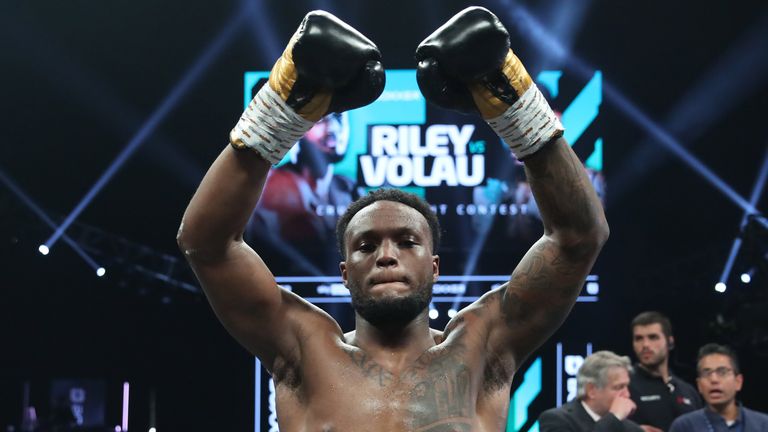 Vidal Riley celebrates his victory over Jone Volau (Photo: Lawrence Lustig)