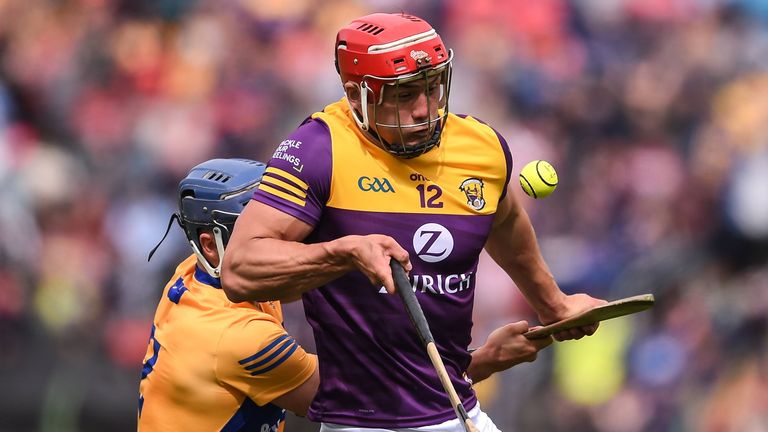 18 June 2022; Lee Chin of Wexford in action against Cian Nolan of Clare during the GAA Hurling All-Ireland Senior Championship Quarter-Final match between Clare and Wexford at the FBD Semple Stadium in Thurles, Tipperary. Photo by Daire Brennan/Sportsfile