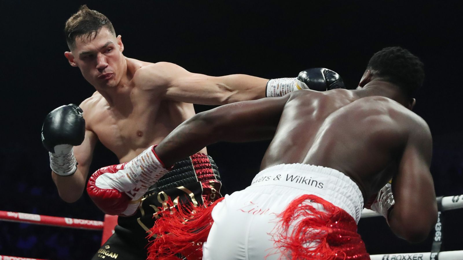 chris-billam-smith-wins-thunderous-battle-with-isaac-chamberlain-to-defend-european-and-commonwealth-titles