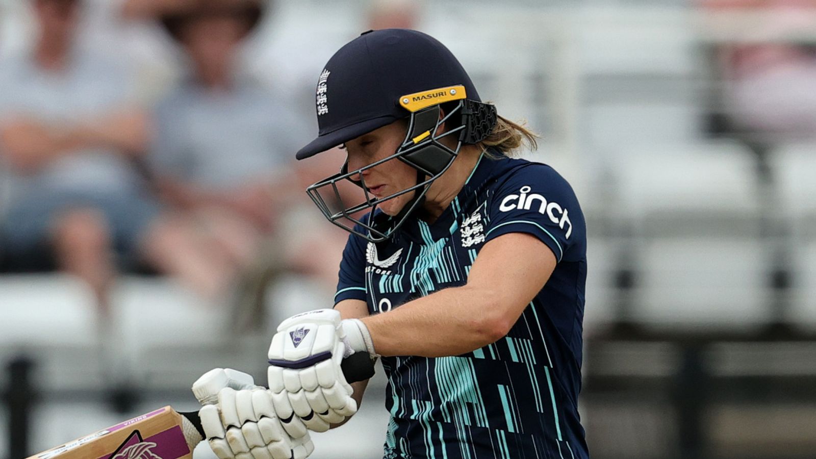Lamb hits maiden fifty, Sciver blasts another as England chase 219 LIVE!