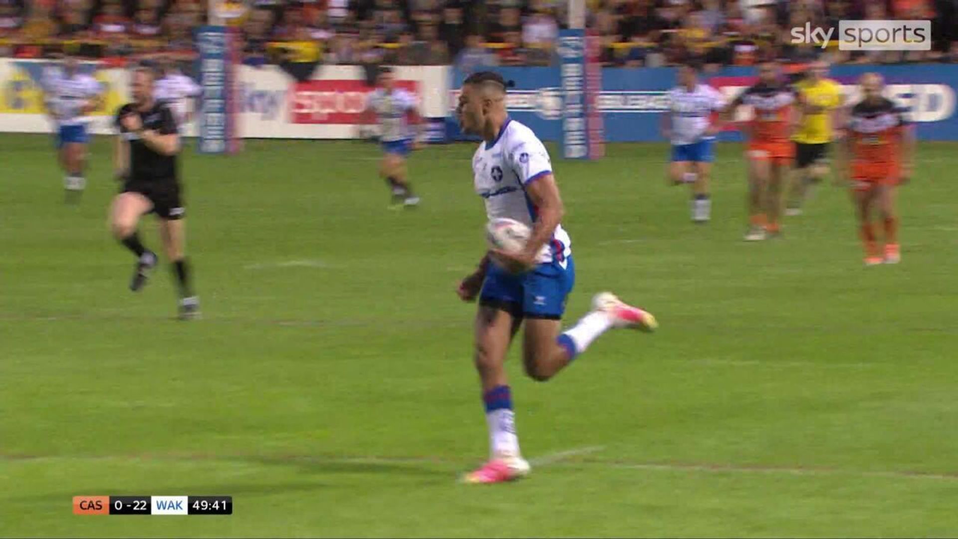 'Oh wow!' - Murphy runs length of field for outstanding solo try!