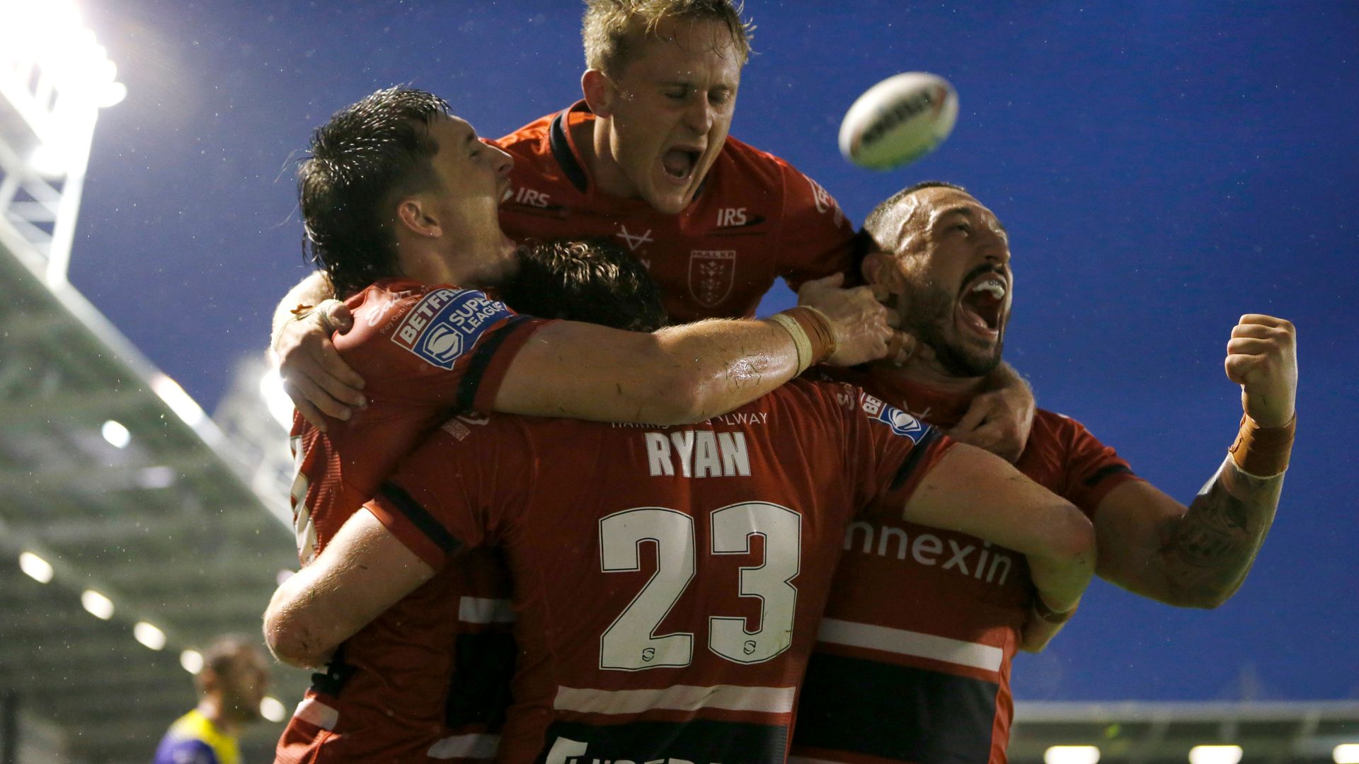 Ryan milestone try helps Robins down Wolves