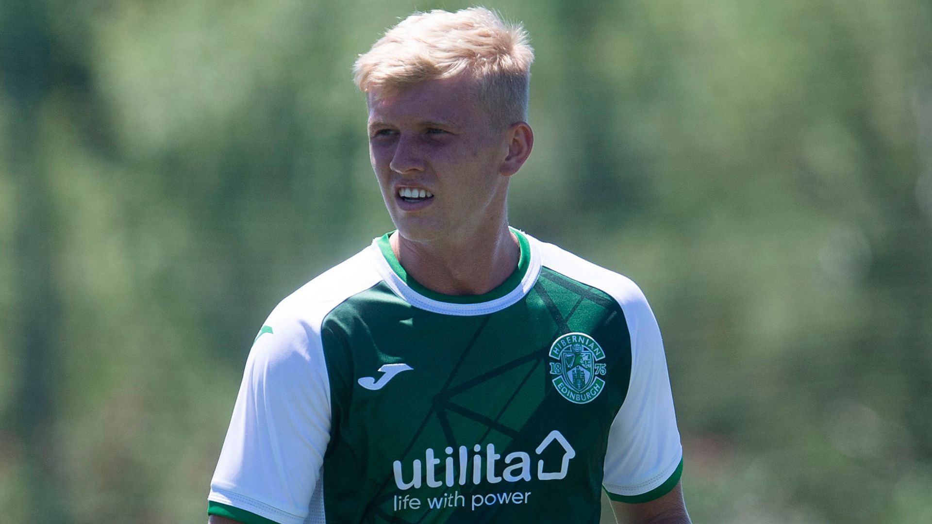 Doig completes move from Hibs to Serie A