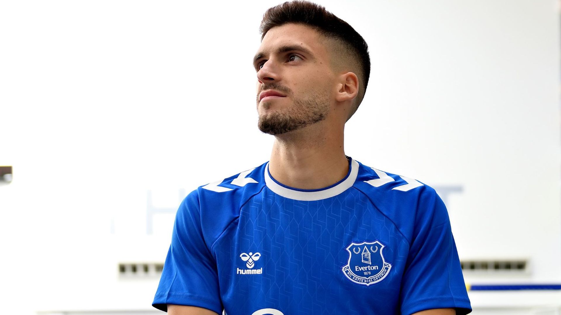 Everton take Vinagre on season-long loan