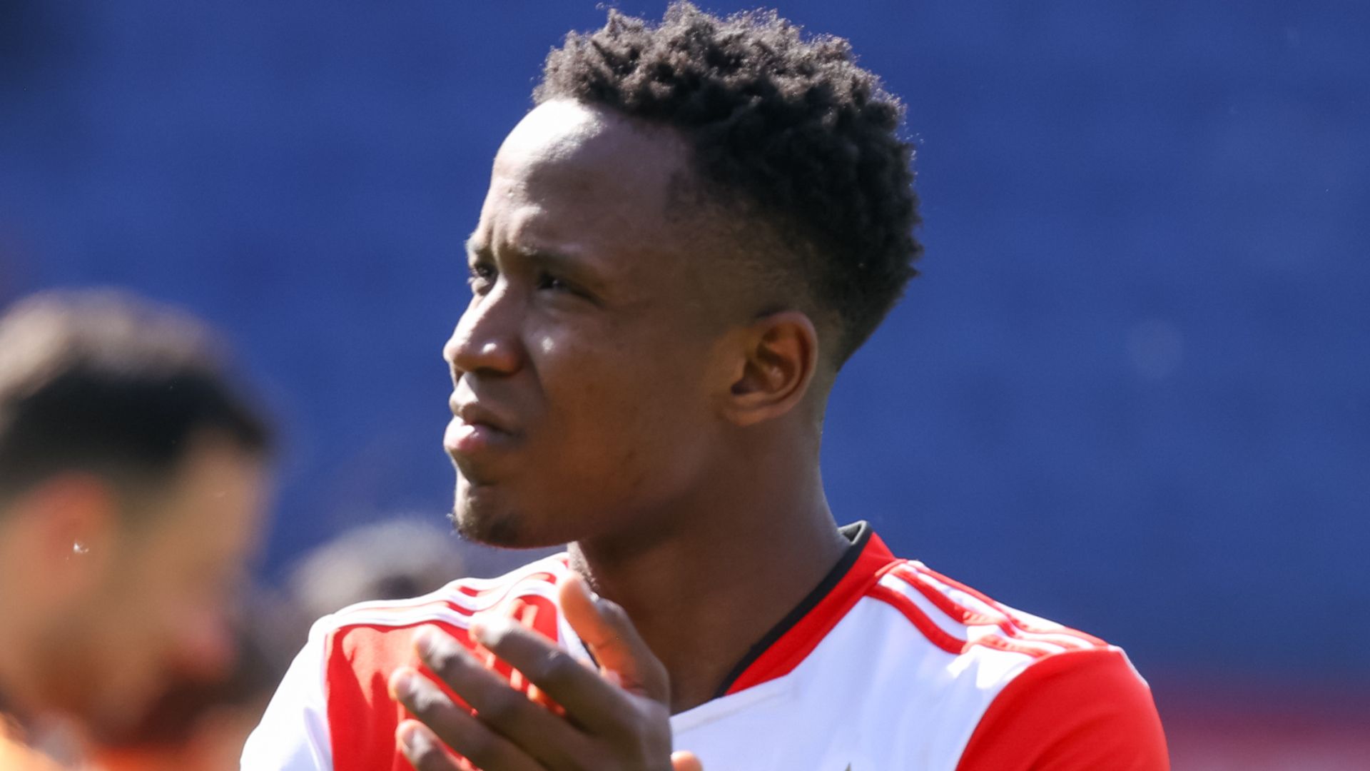Leeds sign Feyenoord winger Sinisterra
