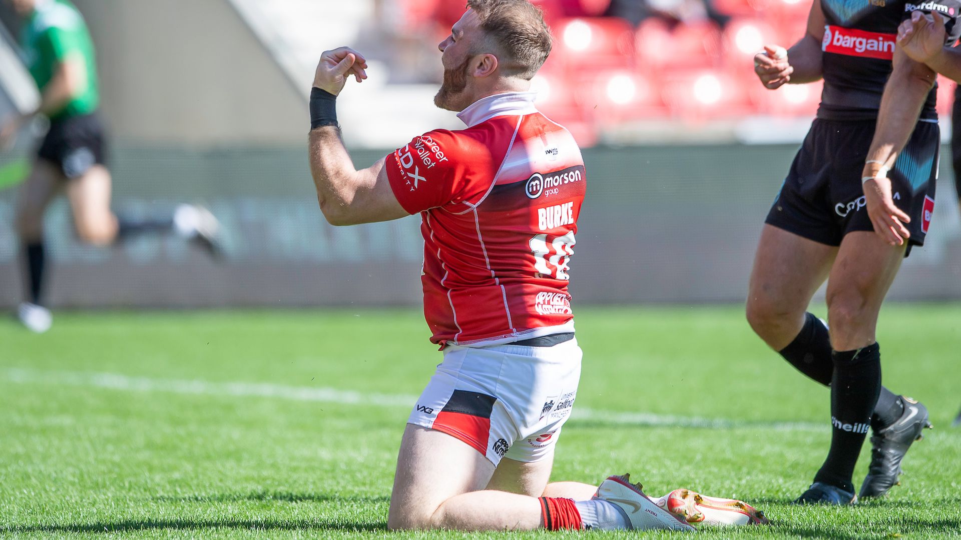 Salford stun champions with eight-try blitz