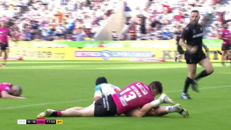 Jonny Lomax wins the game for St Helens with less than a minute left on the clock!