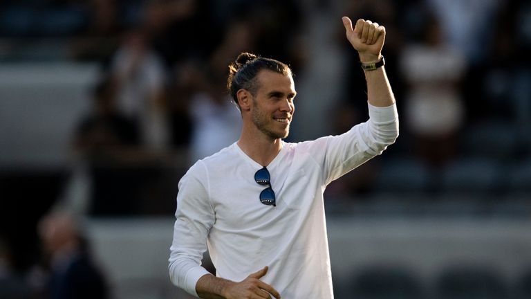 Los Angeles FC&#39;s Gareth Bale gestures toward the stands before the team&#39;s MLS soccer match against the LA Galaxy in Los Angeles, Friday, July 8, 2022. (AP Photo/Kyusung Gong)



