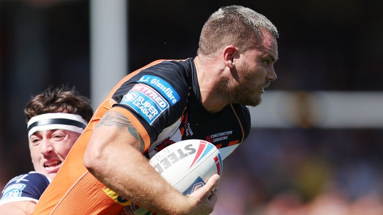 Picture by John Clifton/SWpix.com - 16/07/2022 - Rugby League - Betfred Super League Round 19 - Castleford Tigers v Warrington Wolves - the Mend A Hose Jungle, Castleford, England -
Castleford Tigers' Cheyse Blair in action with Warrington Wolves' Matty Ashton