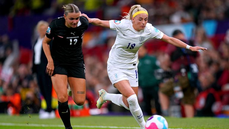 England's Chloe Kelly and Austria's Laura Wienroither battle for the ball 