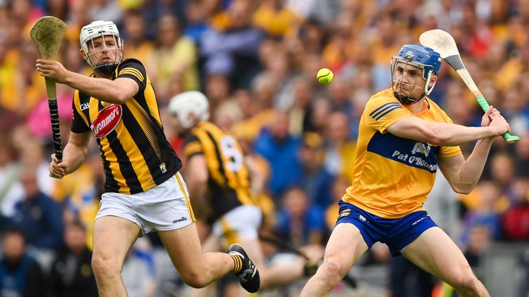 2 July 2022; Rory Hayes of Clare in action against Padraig Walsh of Kilkenny during the GAA Hurling All-Ireland Senior Championship Semi-Final match between Kilkenny and Clare at Croke Park in Dublin. Photo by Stephen McCarthy/Sportsfile