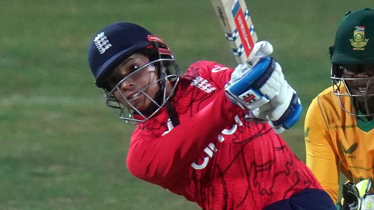 Sophia Dunkley got her maiden 50 for England, making 59 to help her side to victory over South Africa in the first T20. 