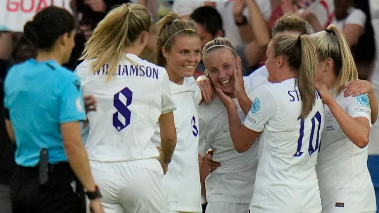 Beth Mead, centre, celebrates after scoring England&#39;s fifth goal against Norway
