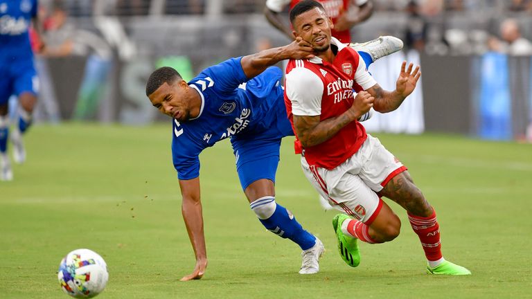 BALTIMORE, MD - JULY 16: Everton defender Mason Holgate (4) and Arsenal forward Gabriel de Jesus (9) battle on their way to a loose ball during The Charm City Match between Arsenal and Everton at M&T Bank Stadium on July 16, 2022 in Baltimore, MD. (Photo by Randy Litzinger/Icon Sportswire) (Icon Sportswire via AP Images)