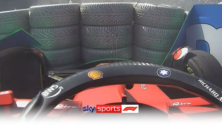 ¡El líder de la carrera, Charles Leclerc, golpea las barreras en la curva 11 y queda fuera del Gran Premio de Francia!
