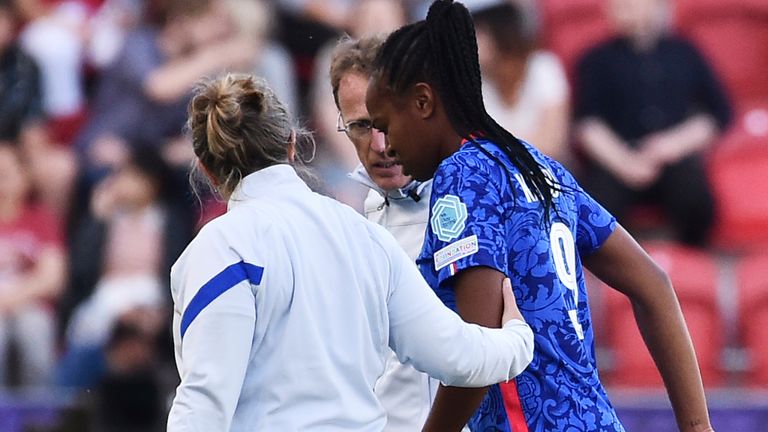 法国's Marie-Antoinette Katoto limped off France's Women Euro 2022 group D match with Belgium
