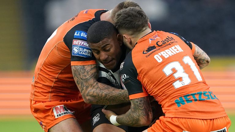 Hull FC v Castleford Tigers - Betfred Super League - MKM Stadium
Hull FC's Joe Lovodua (centre) is tackled by Castleford Tigers' Gareth O'Brien during the Betfred Super League match at MKM Stadium, Hull. Picture date: Friday July 22, 2022.
