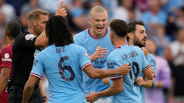 Julian Alvarez celebrates with his team-mates after VAR awards his equalising goal