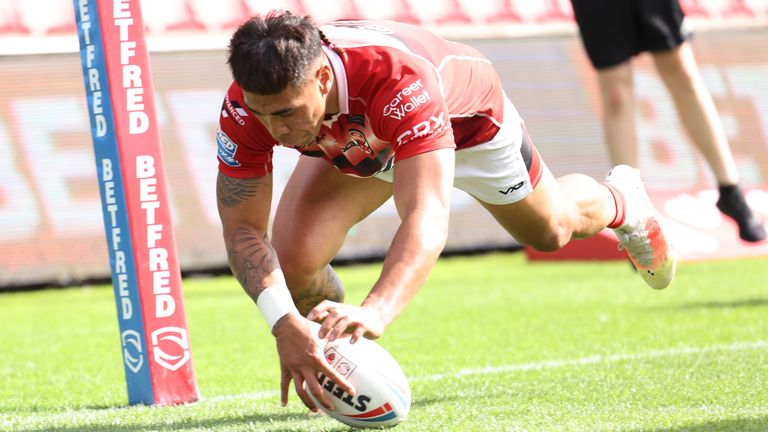 Picture by John Clifton/SWpix.com - 17/07/2022 - Rugby League - Betfred Super League Round 19 - Salford Red Devils v Catalans Dragons - AJ Bell Stadium, Salford, England -
Salford Red Devils' Ken Sio scores a try