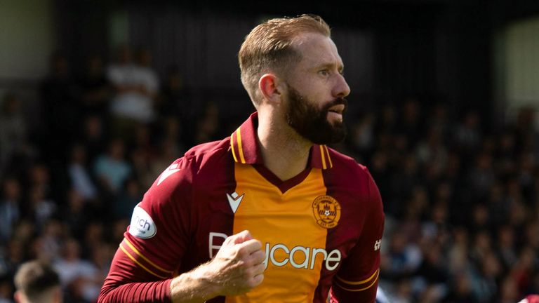 PAISLEY, SCOTLAND - JULY 31: Motherwell's Kevin Van Veen celebrates making it 1-0 during a cinch Premiership match between St. Mirren and Motherwell at the SMiSA Stadium, on July 31, 2022, in Paisley, Scotland.  (Photo by Sammy Turner / SNS Group)