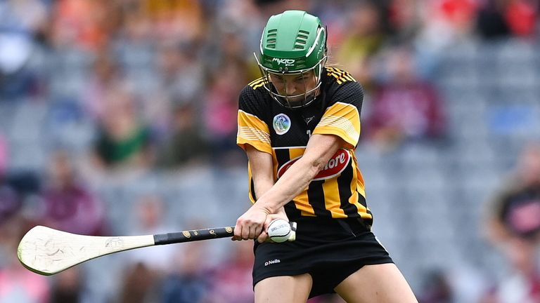 Laura Murphy of Kilkenny scores her side's goal