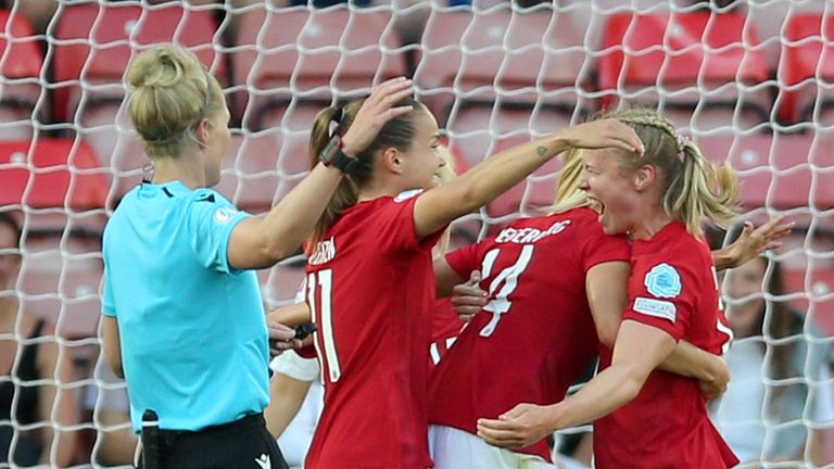 La Norvège a vu la courageuse équipe d'Irlande du Nord 4-1 lors de son tout premier match de l'armée verte et blanche dans un tournoi majeur