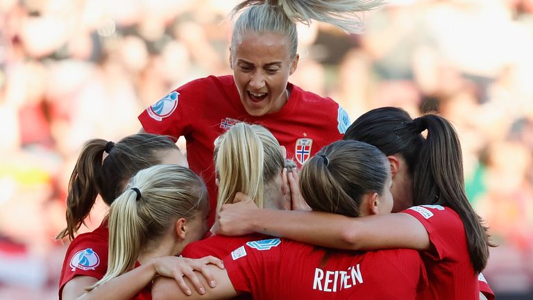 07.07.2022, Football, UEFA Womens EURO 2022, Norway - Northern Ireland, ENG, Southampton, St Marys Stadium Cheering after the goal to make it 1-0 for the scorer, Julie Blakstad (17 Norway) Photo by: Heiko Becker/picture-alliance/dpa/AP Images