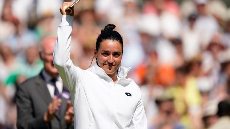 Wimbledon: Elena Rybakina, Grand Slam'i kazanma sözü veren Ons Jabeur'u yenerek finallerin keyfini çıkaramayacak kadar stresliydi