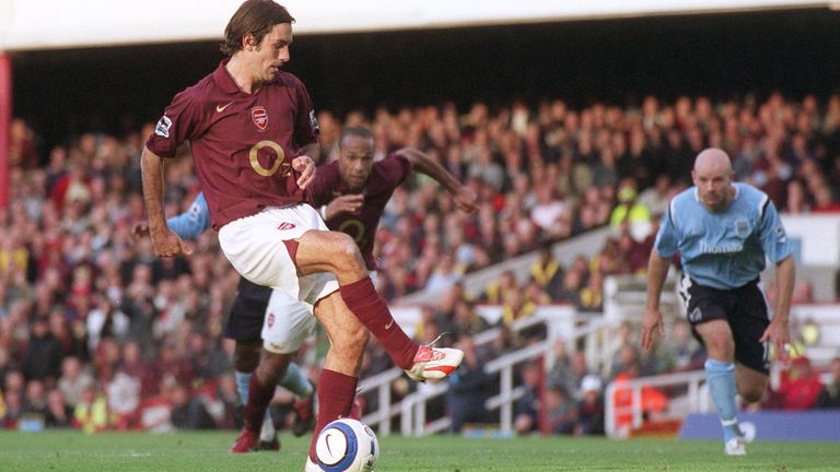 Thierry Henry and Robert Pires miss penalty against Manchester City in 2005