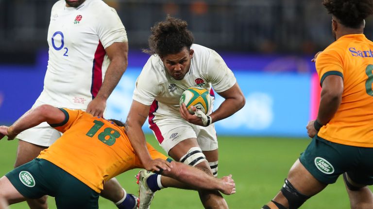 England&#39;s Lewis Ludlam runs at Australia&#39;s James Slipper and Australia&#39;s Rob Valetini, right, during the rugby international between England and the Wallabies in Perth, Australia, Saturday, July 2, 2022. (AP Photo/Gary Day)