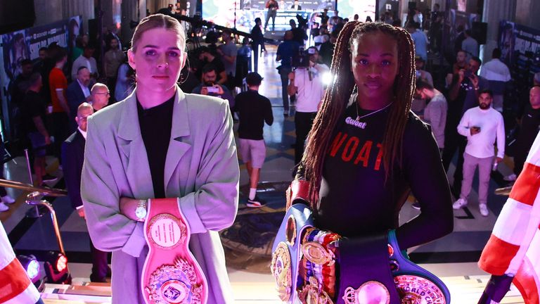 Konferensi Pers Shields-Marshall.  Aula perbankan,.  Cornel, .  London.PIC;  Lawrence Prestige, Savannah Marshall dan Clarissa Shields berhadapan saat mereka mengumumkan pertarungan unifikasi di London di Orien Arena 10 Sky Sports.