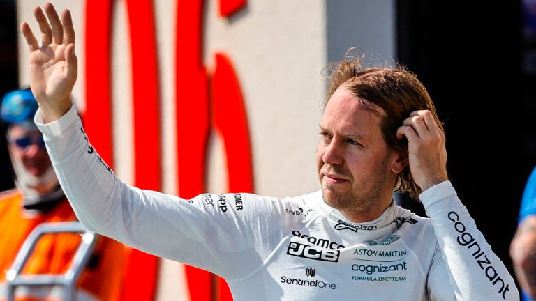 Mantan kepala strategi balapan Aston Martin Bernie Collins mengenang pengalamannya bekerja dengan Sebastian Vettel, saat juara dunia empat kali itu pensiun dari olahraga tersebut.