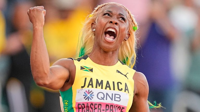 17 July 2022, US, Eugene: Athletics; World Championships, 100 m Shelly-Ann Fraser-Pryce of Jamaica is world champion. Photo by: Michael Kappeler/picture-alliance/dpa/AP Images