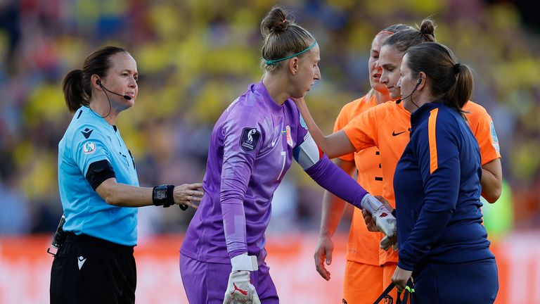Van Veenendaal came off injured in Saturday&#39;s 1-1 draw with Sweden