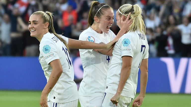 Beth Mead celebrates with Keira Walsh 