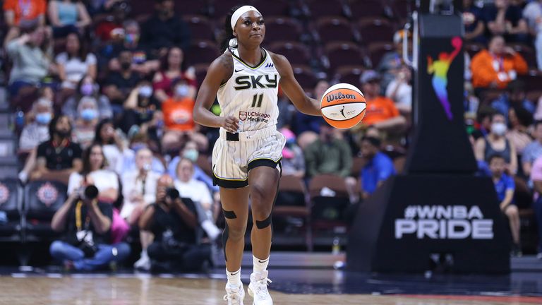UNCASVILLE, CT - JUNE 10: Chicago Sky guard Dana Evans (11) with the ball during the WNBA game between Chicago Sky and Connecticut Sun on June 10, 2022, at Mohegan Sun Arena in Uncasville, CT.