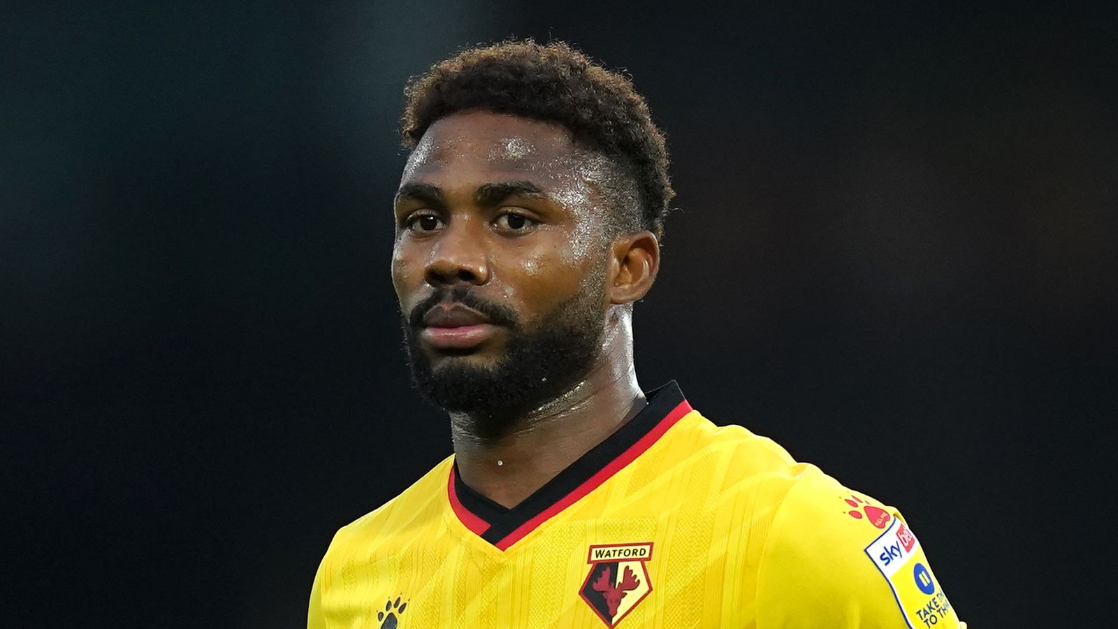 Emmanuel Dennis: Nottingham Forest firma al delantero de Watford antes de anunciar a Cheikhou Kouyate en transferencia libre |  Noticias de futbol