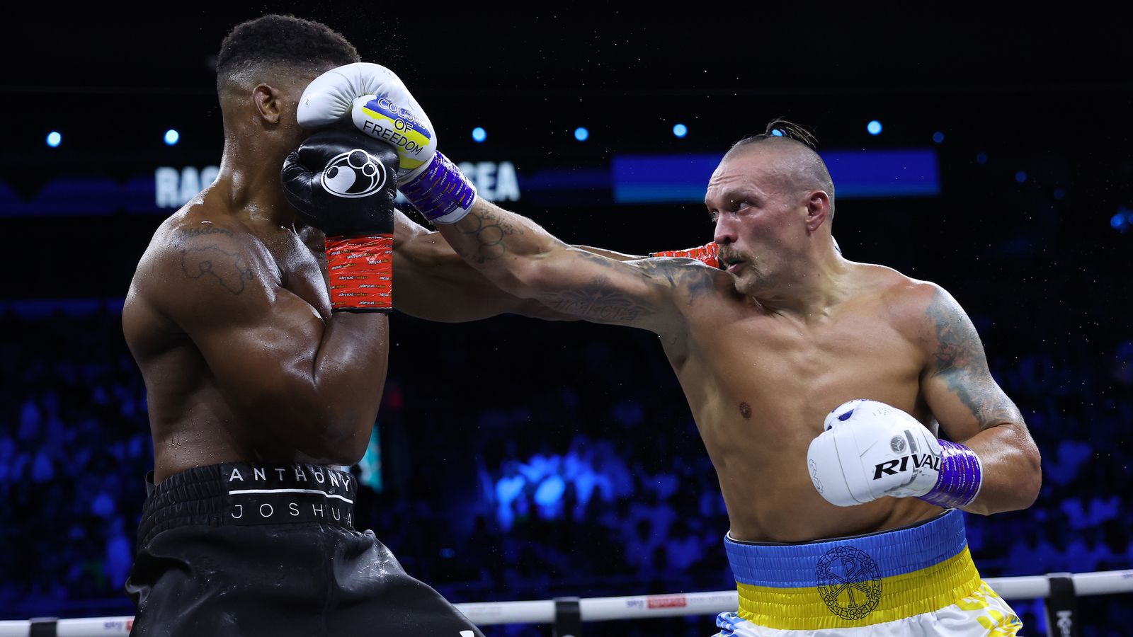 Usyk Vs Aj Heavyweight Champion Oleksandr Usyk Takes Spectacular