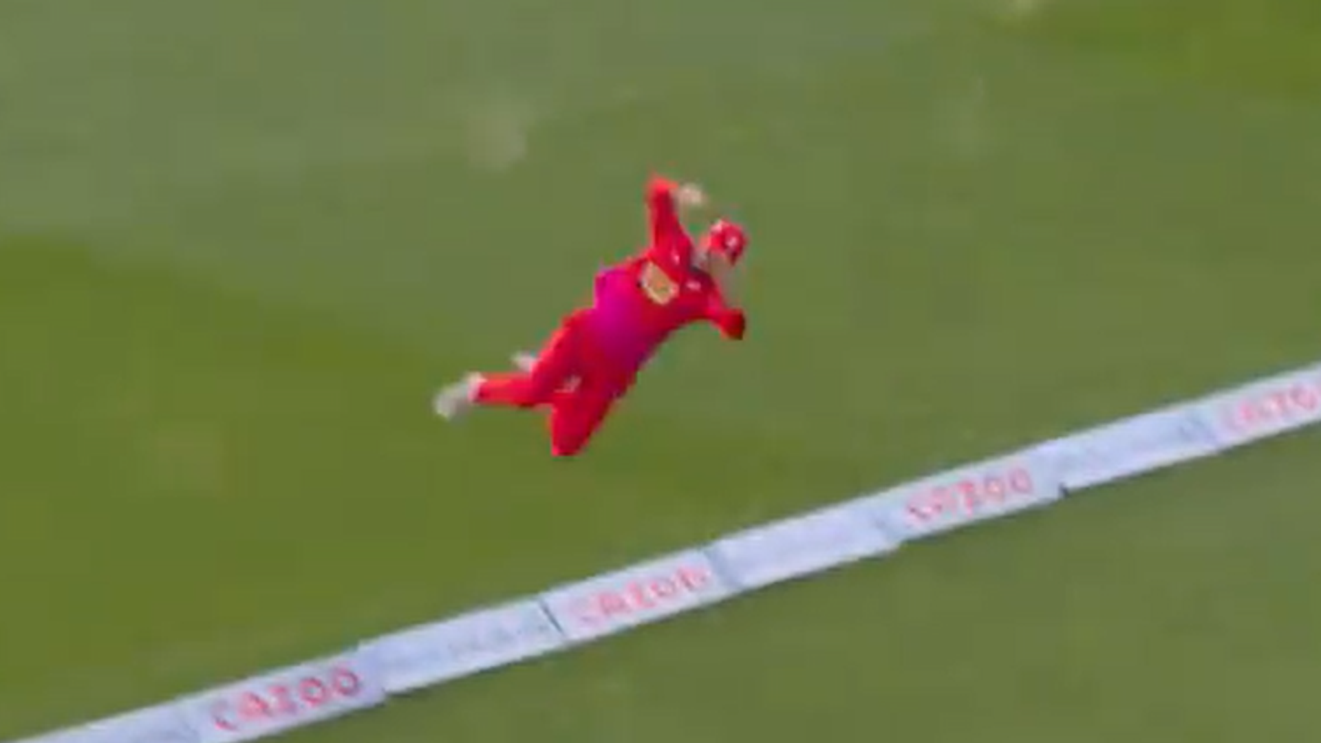 Duckett's incredible mid-air fielding saves a six!