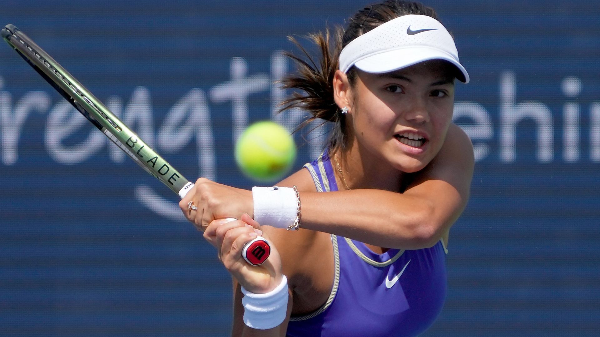 Raducanu ruthlessly dismisses Azarenka in Cincinnati