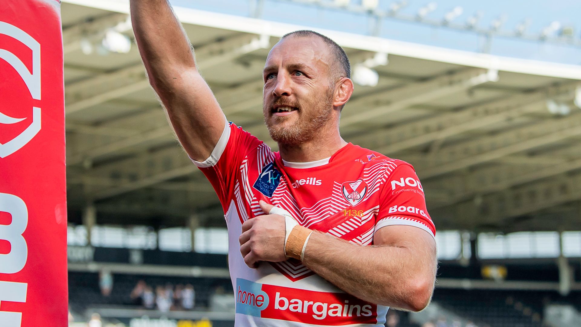 Record-breaker Roby signs on for one more year with Saints