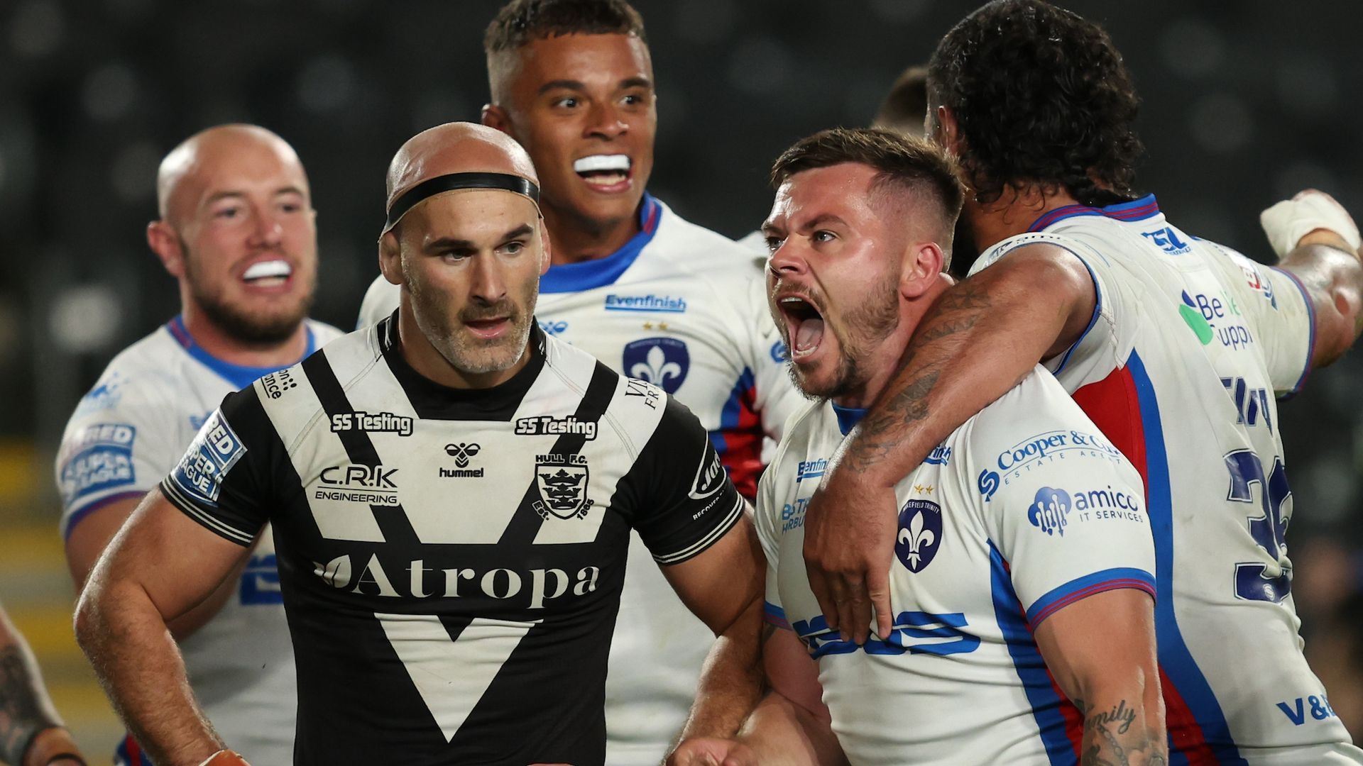 Wakefield move closer to safety with scrappy win over Hull